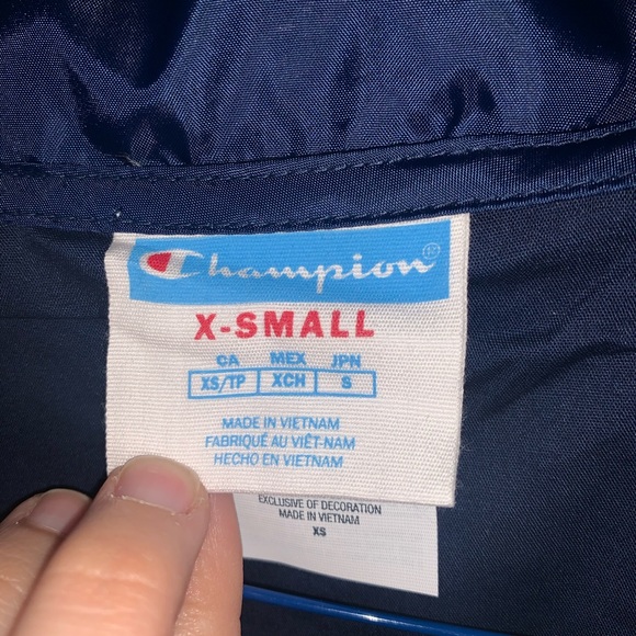 Cropped Navy Champion Windbreaker - Picture 4 of 8